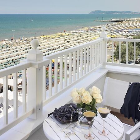 Hotel Tiffany'S Riccione Buitenkant foto
