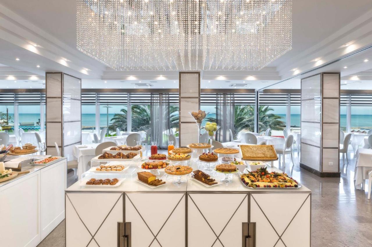 Hotel Tiffany'S Riccione Buitenkant foto