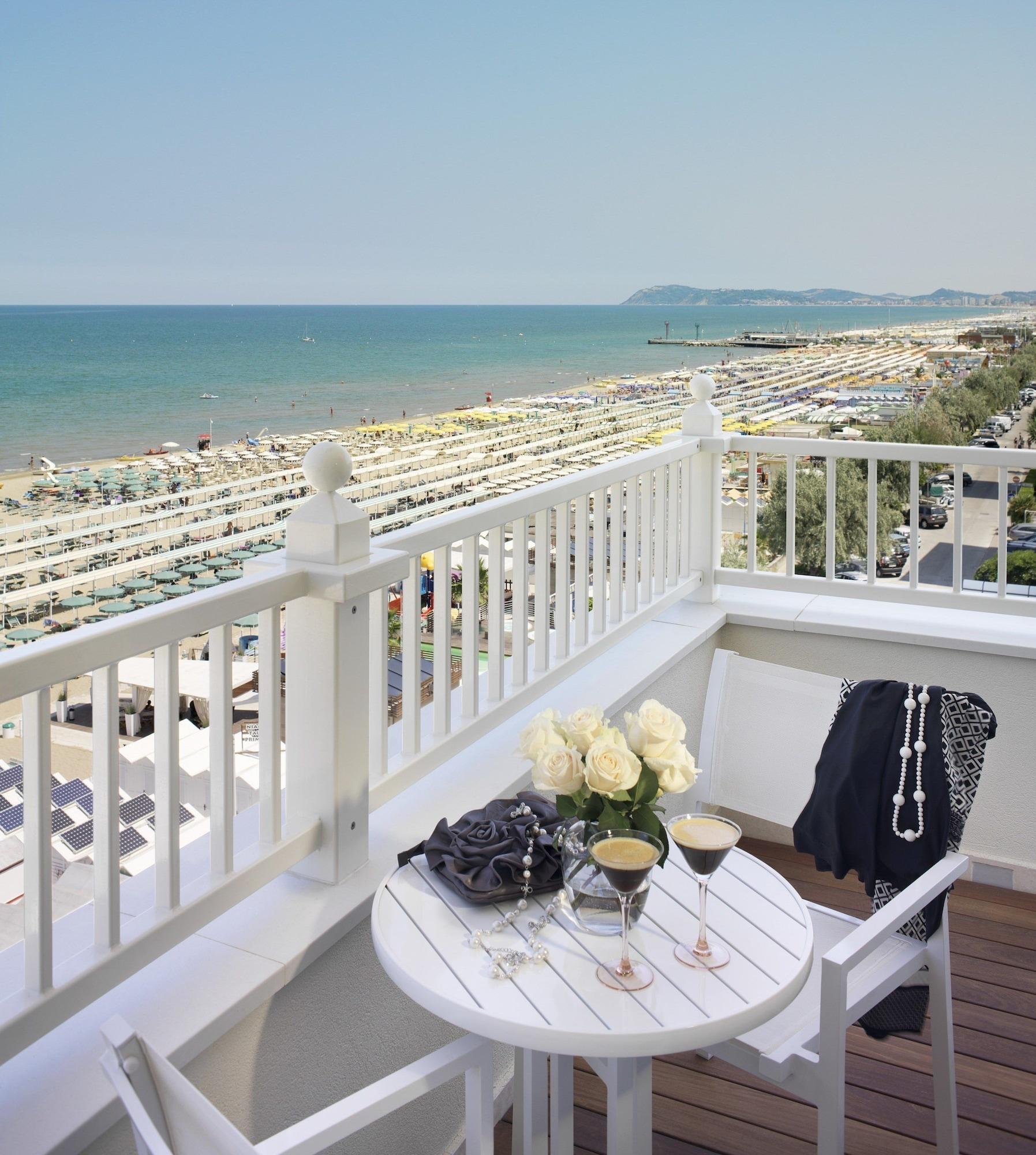 Hotel Tiffany'S Riccione Buitenkant foto