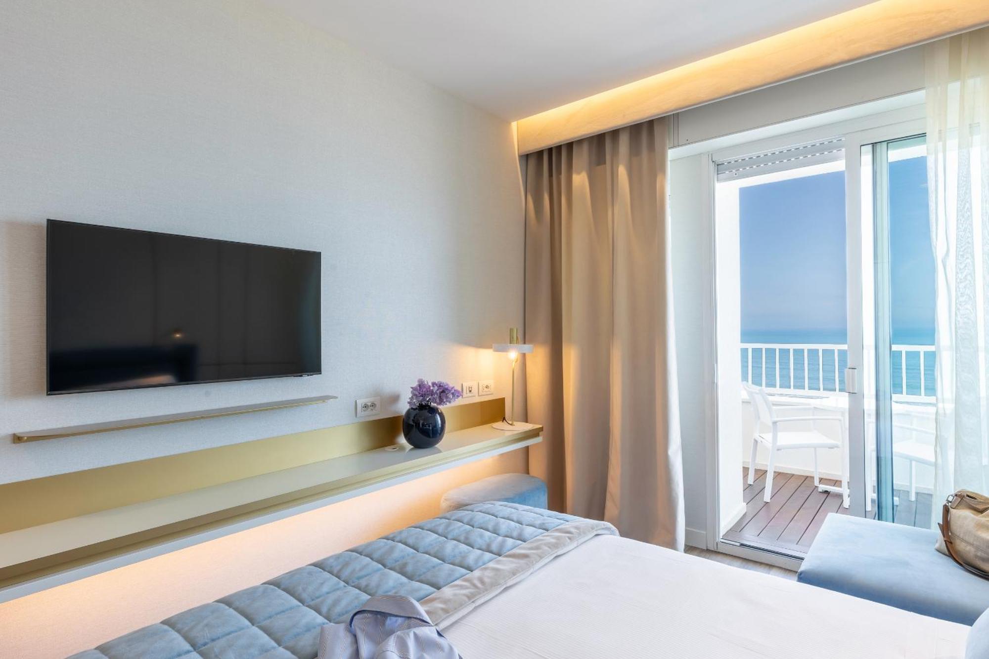 Hotel Tiffany'S Riccione Buitenkant foto