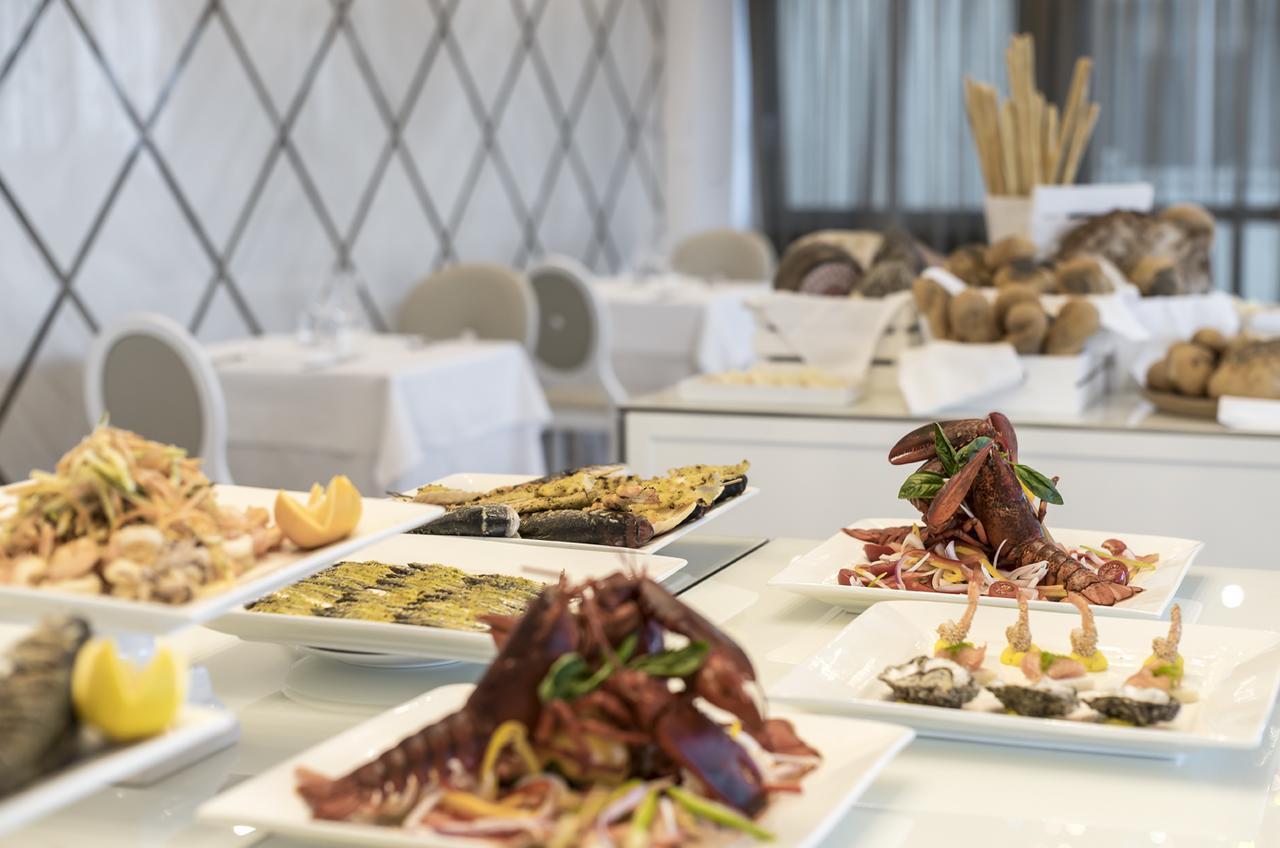 Hotel Tiffany'S Riccione Buitenkant foto