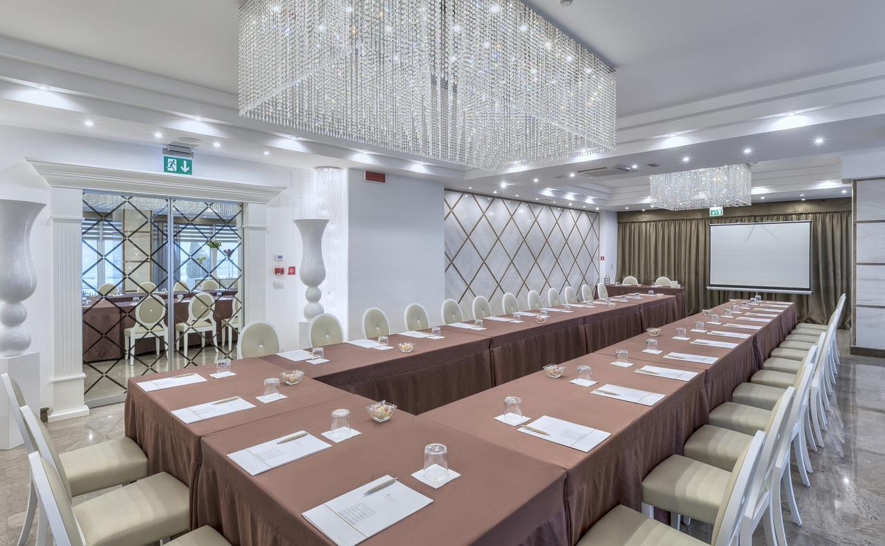 Hotel Tiffany'S Riccione Buitenkant foto